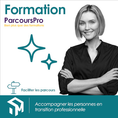 Femme souriante illustrant une formation du programme ParcoursPro sur l’accompagnement des parcours professionnels et la transition.