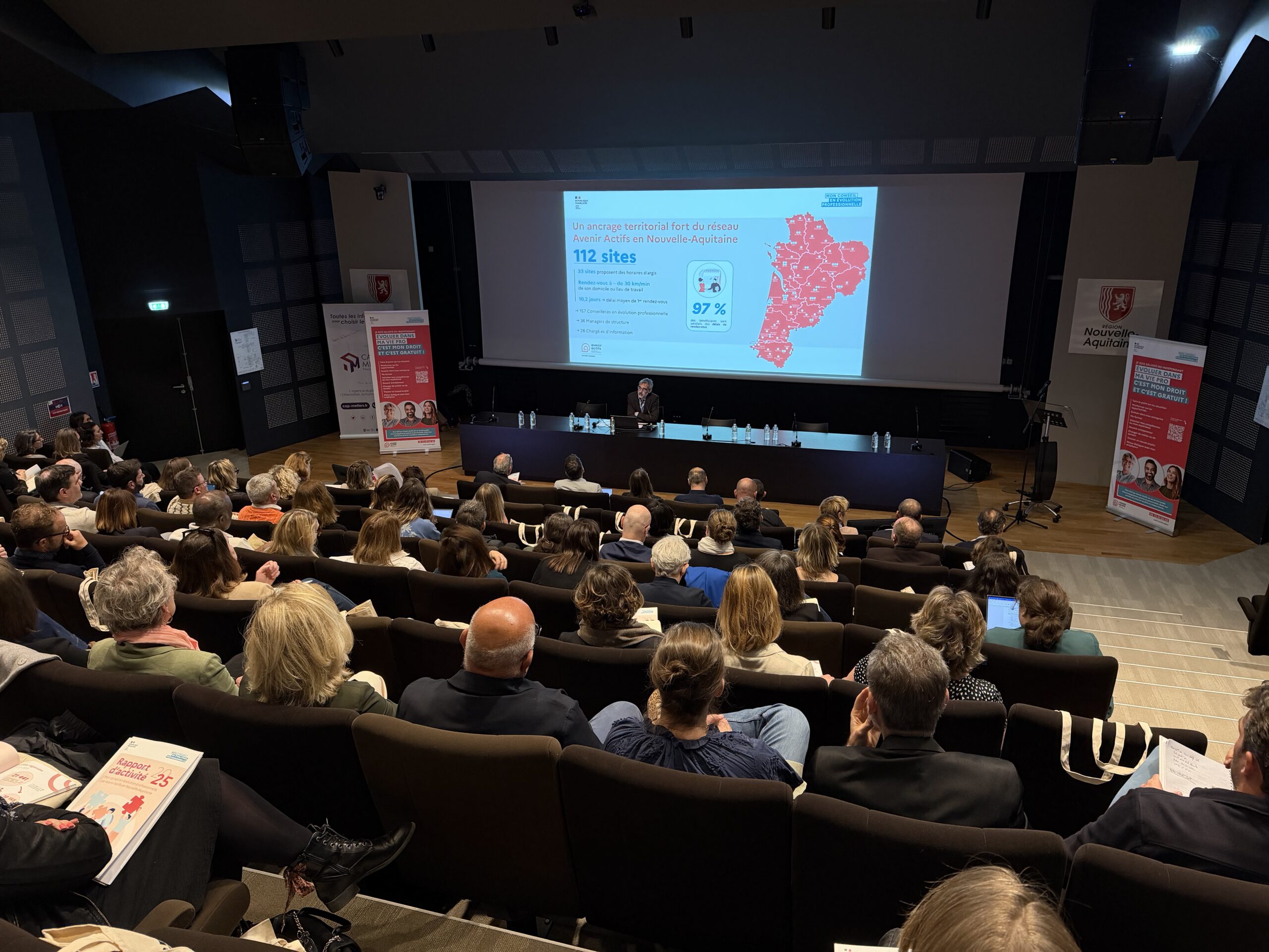 Photo de l'auditorium de Cap Métiers avec le public