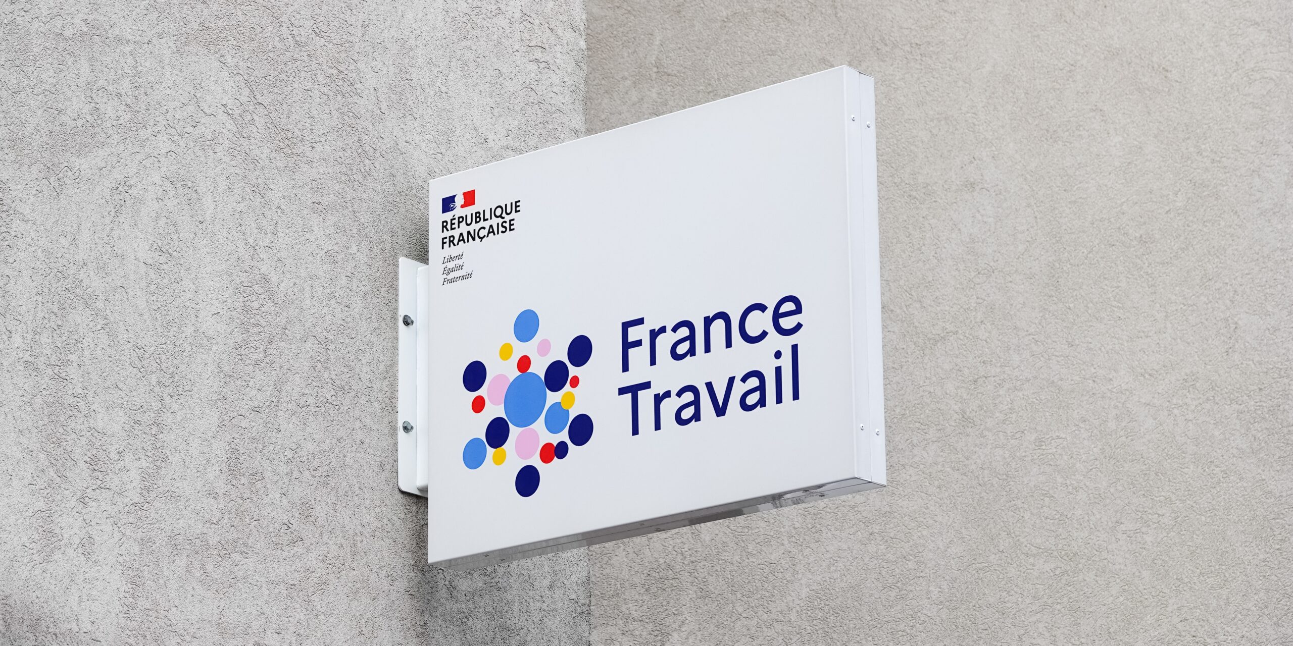 Depuis le 1er janvier 2024, France Travail a remplacé Pôle emploi et est le nouvel opérateur du service public de l'emploi.